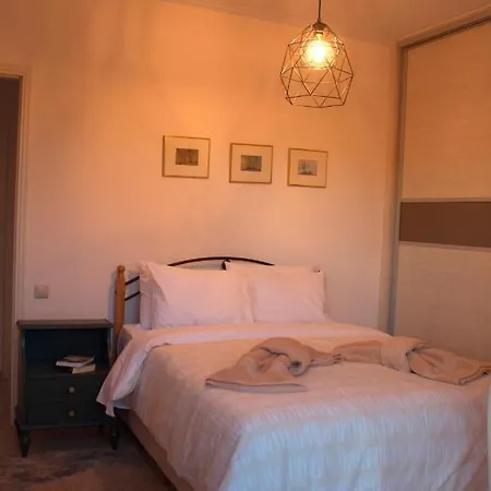 דירה Iro's House