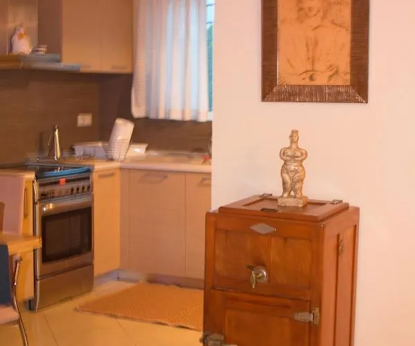 아파트 Iro's House