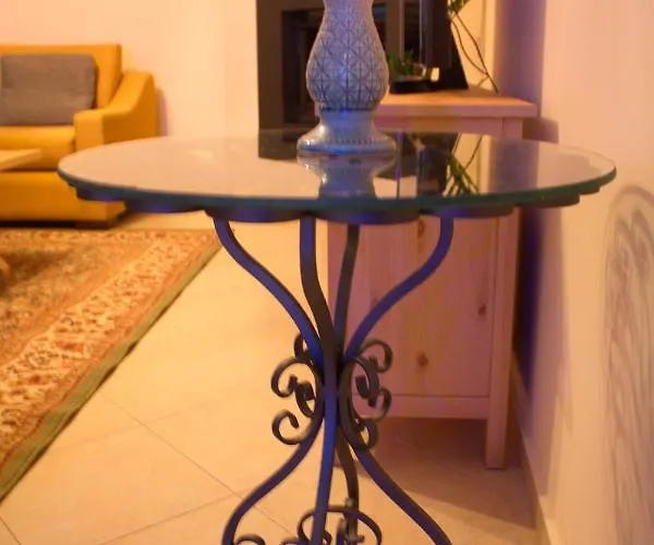 아파트 Iro's House